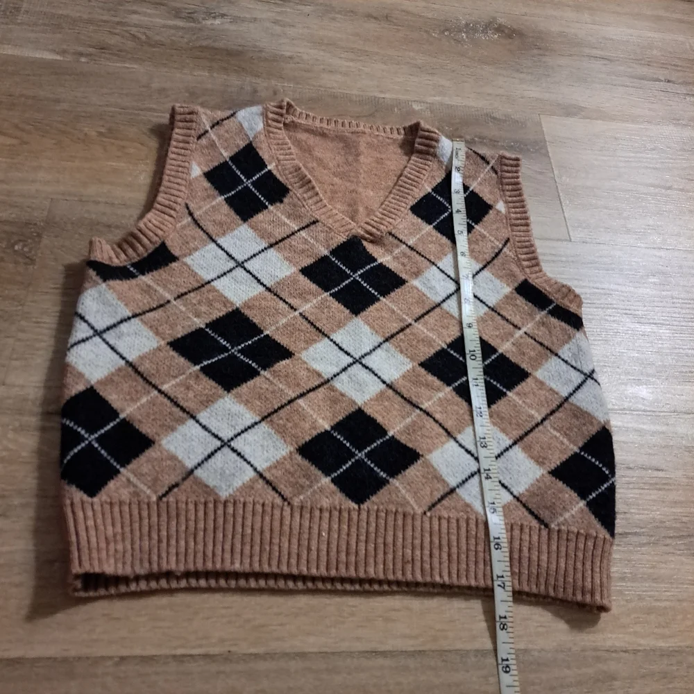 SHEIN V-Neck Vest Tan Black White Argyle Patterned Sweater Women's Size O/S